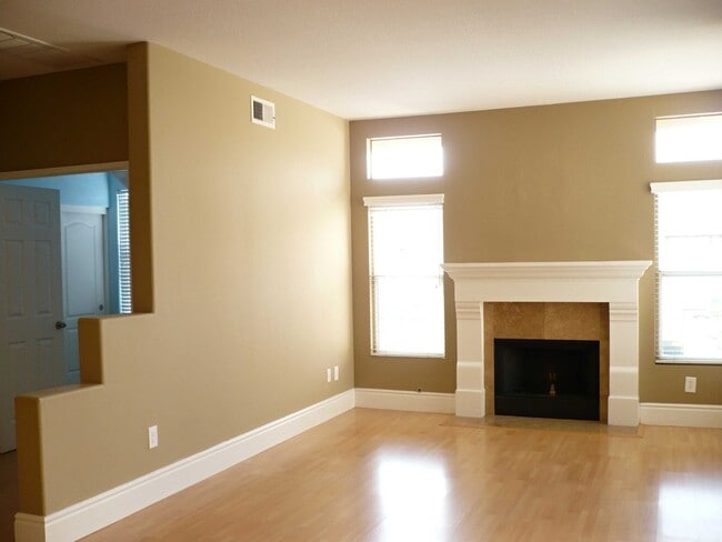 Building Photo - 1032 S Country Glen Way