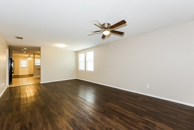 Building Photo - 3617 Clydesdale Dr