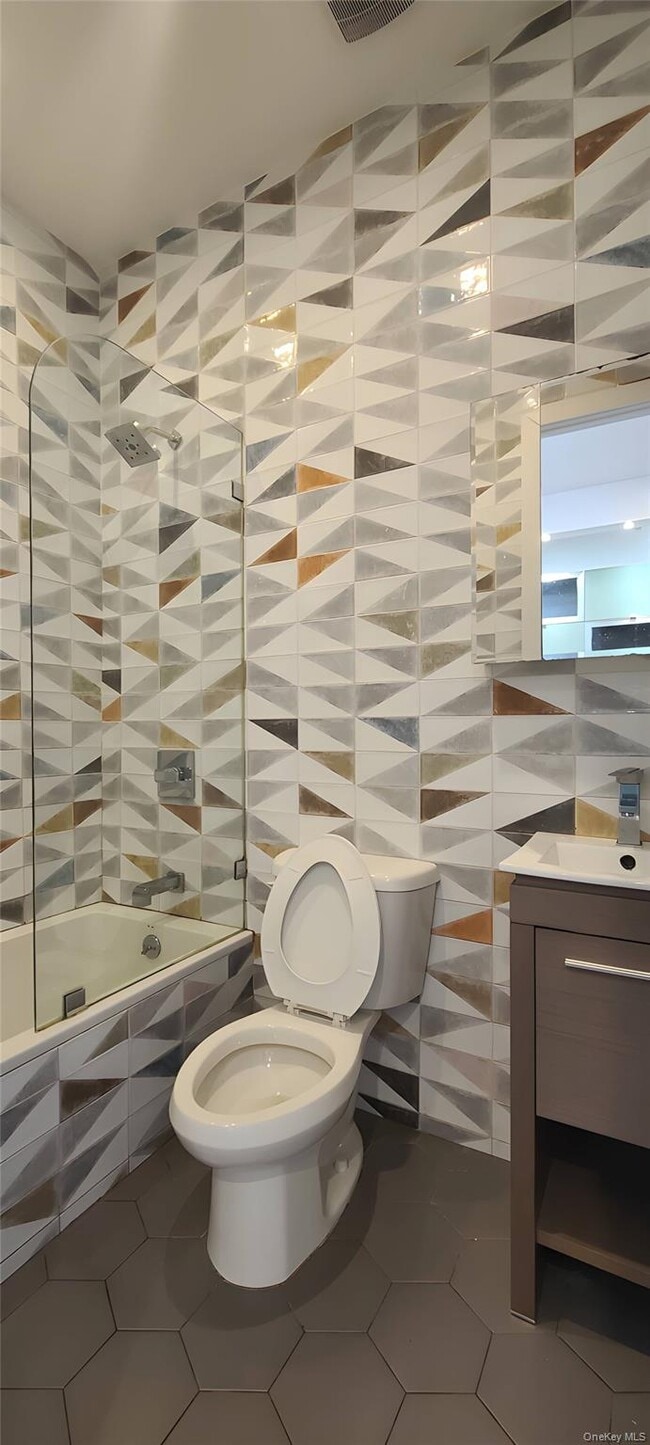 Building Photo - 548 Howard Ave