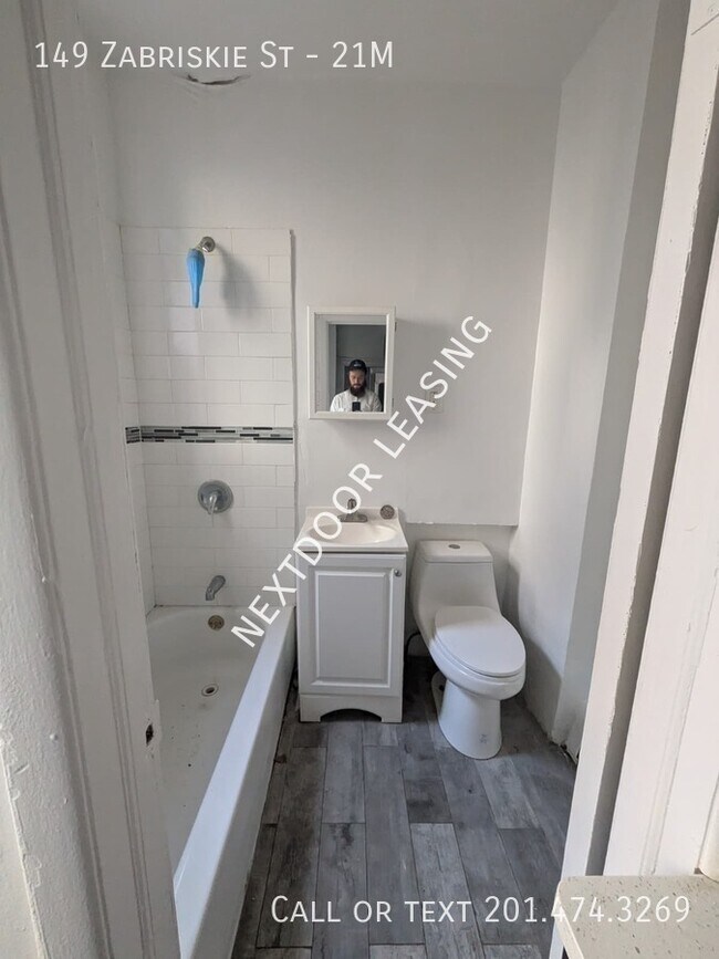Foto del edificio - 149 Zabriskie St