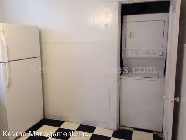 Building Photo - 3 br, 1 bath Apartment - 1563 Poplar Avenue