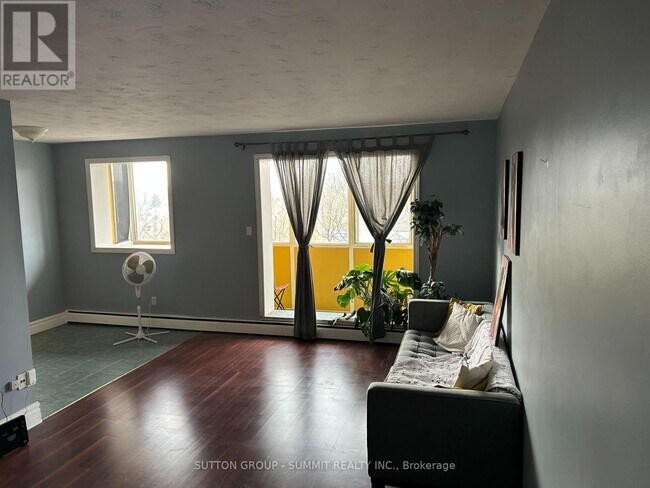 Photo du bâtiment - 101 Queen St S