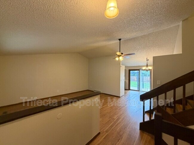 Building Photo - 2718 Garden Dr