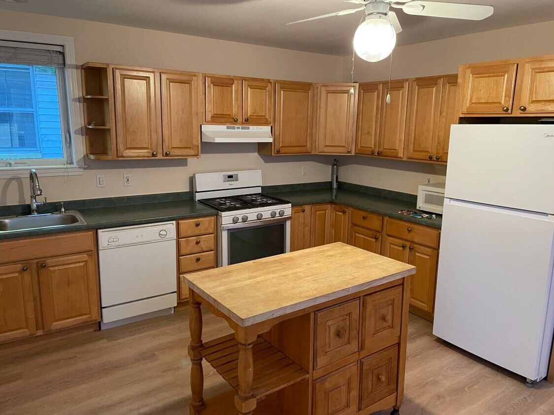 Primary Photo - 146 Trenton St