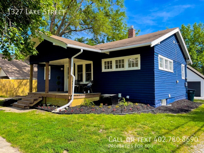 Building Photo - 1327 Lake St