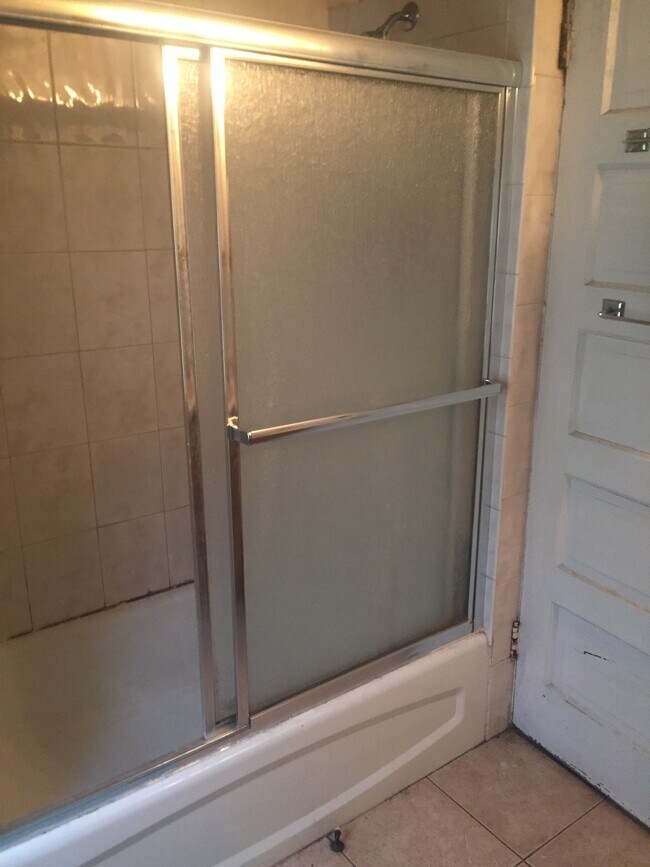 Building Photo - 904 Ackerman Ave