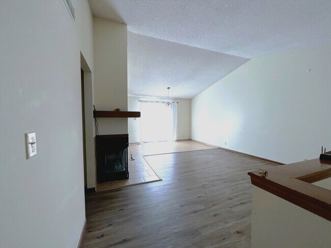 Family/dinning room - 3220 N Longfellow Ct