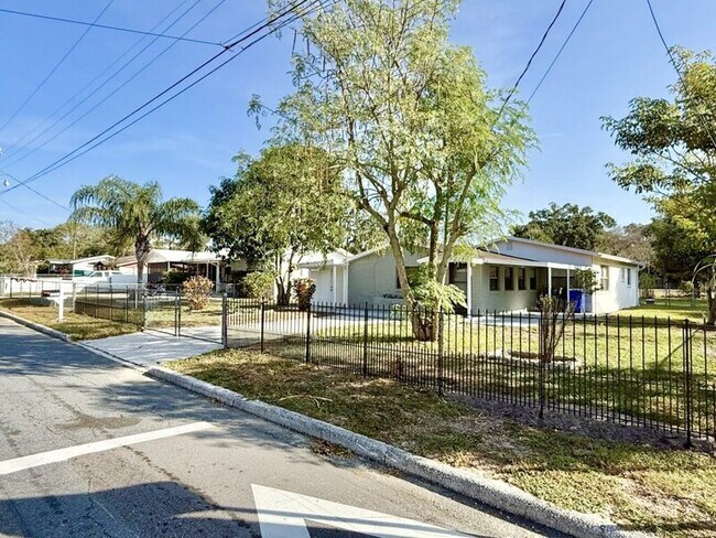 Foto del edificio - 1221 Jewel Ave