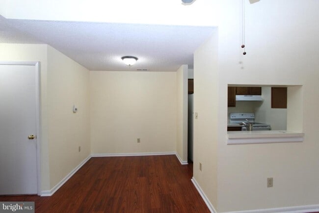 Building Photo - 5017-5017 Ravens Crest Dr