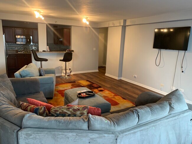 living room/kitchen - 620 Peachtree St NE