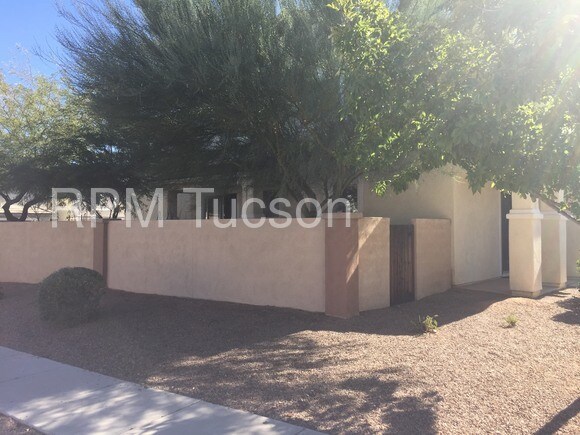 Building Photo - 681 W Paseo Celestial