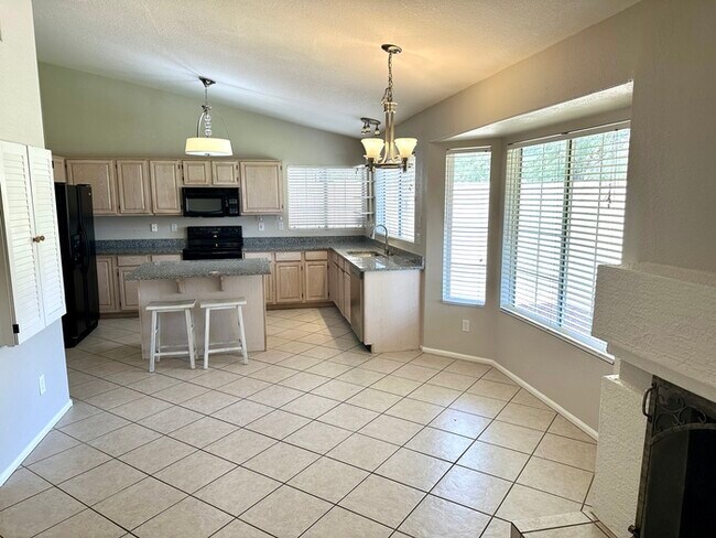 Building Photo - Fantastic single level home in Ahwatukee's...