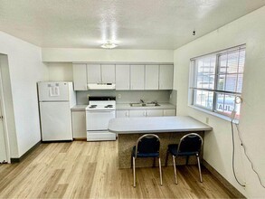 Building Photo - 855 N 700 E