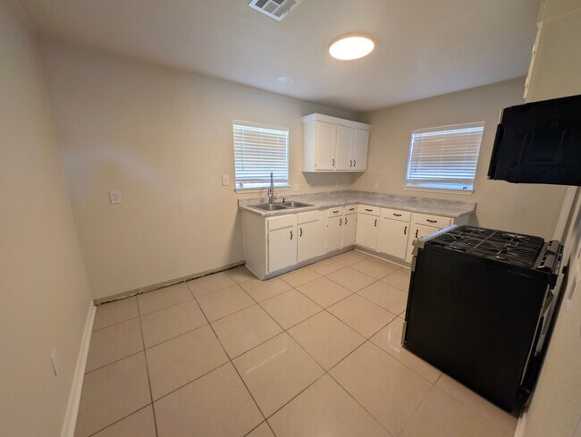 Foto del edificio - 717 S Midwest Blvd