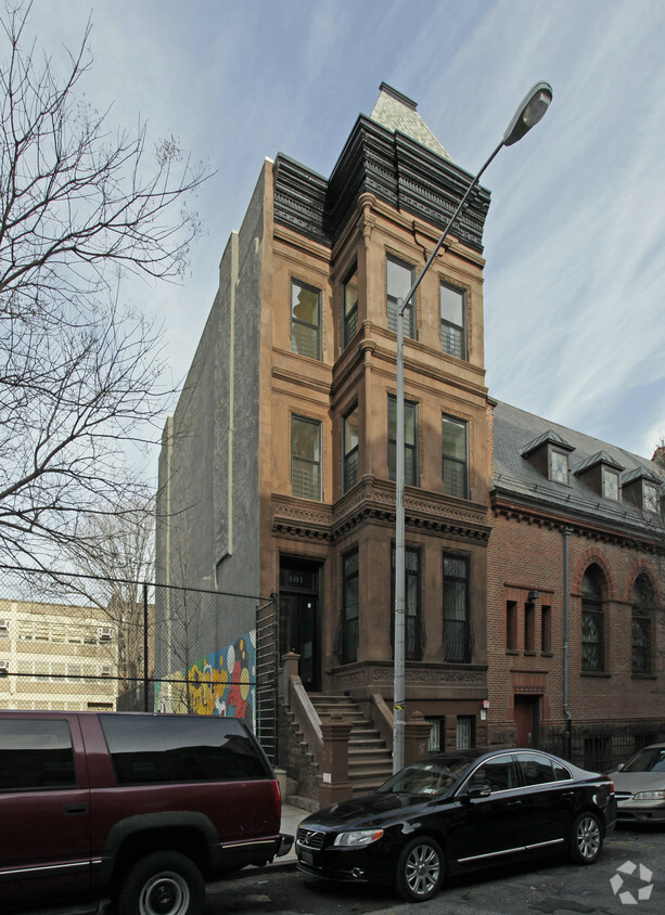 Primary Photo - 101 W 121st St
