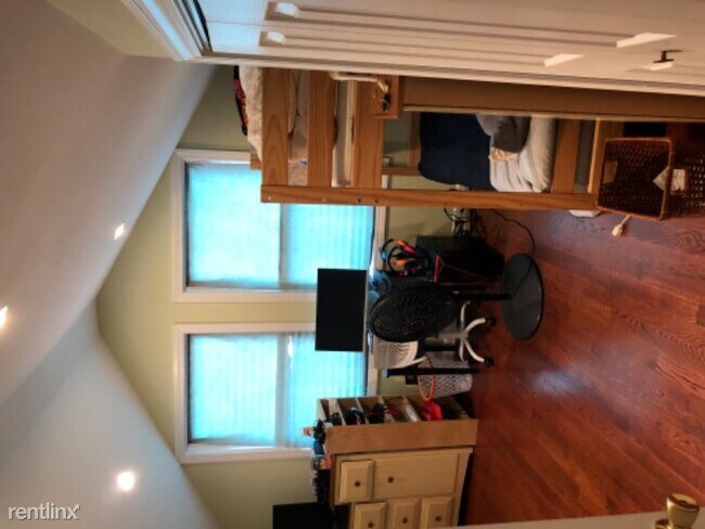 Building Photo - 46 Renchy St