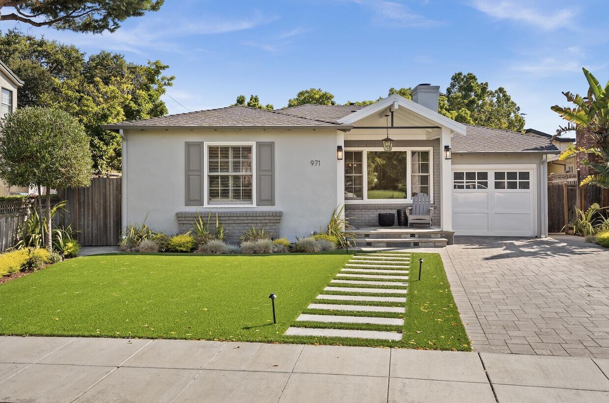 Primary Photo - 971 Rosewood Dr