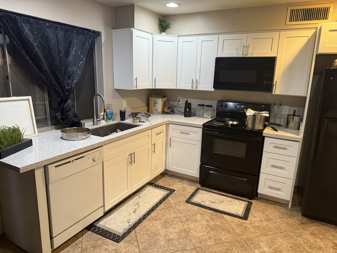 Primary Photo - 4621 W Desert Crest Dr