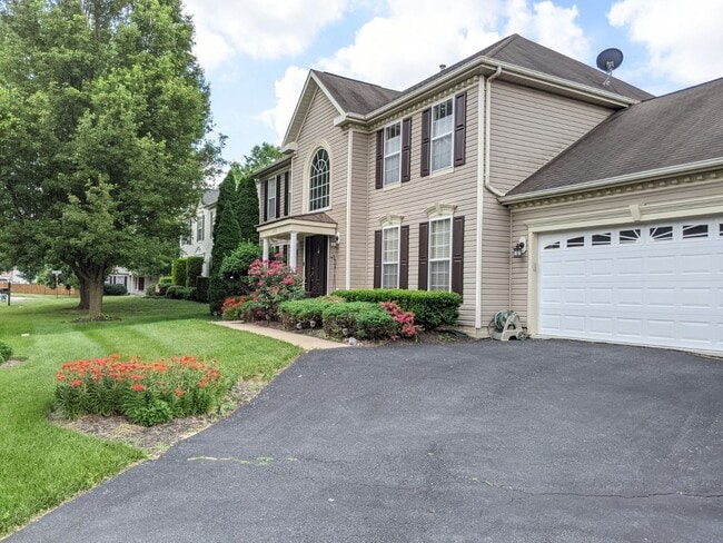 Building Photo - 403 McClellan Dr