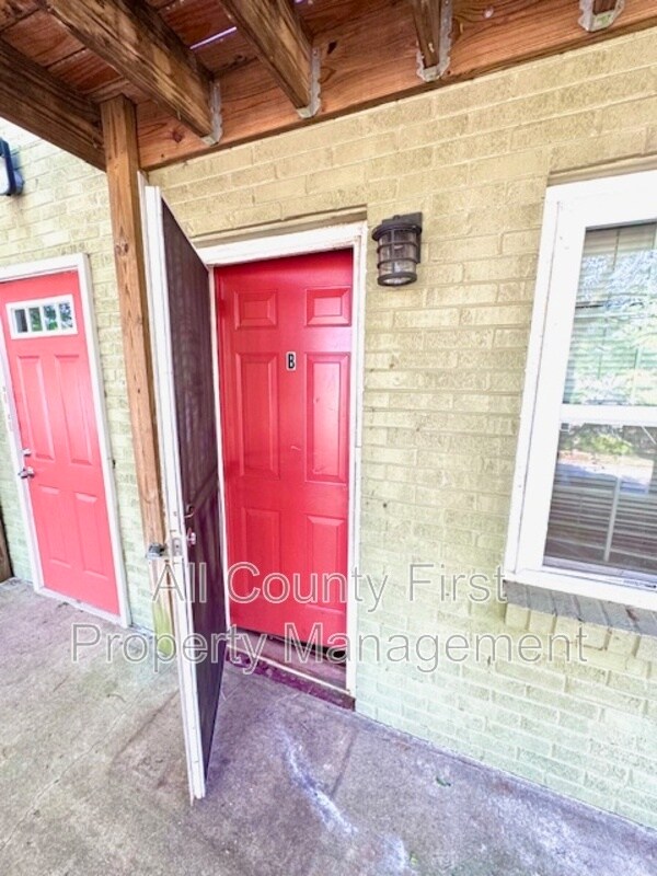 Foto del edificio - 927 Fortress Ave SW