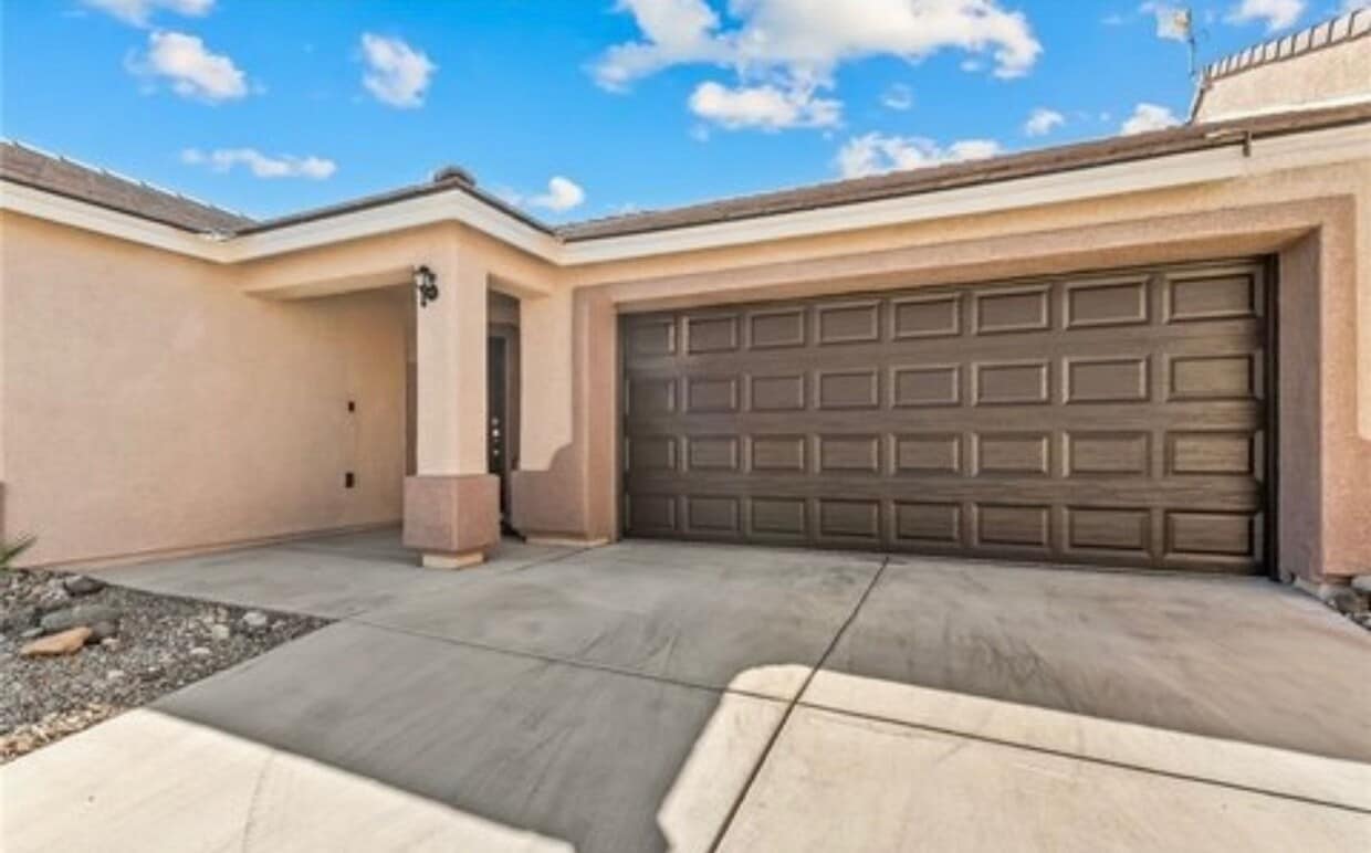 Primary Photo - GORGEOUS 3 BEDROOM 2 BATH HOME