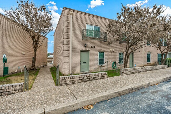 Building Photo - 112 Ruelle Ln San Antonio TX 78209