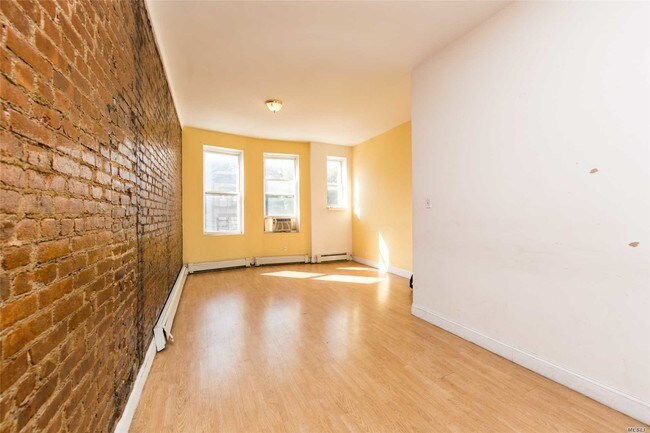 Building Photo - 815 St Johns Pl