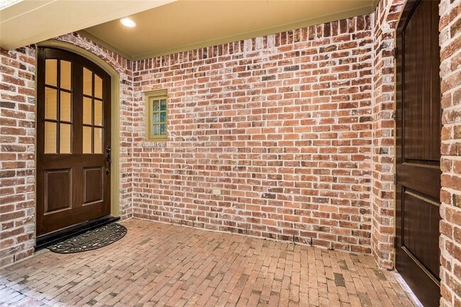 Building Photo - 2324 Welch St
