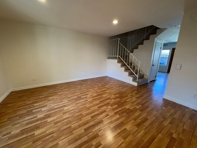 Foto del edificio - Light-Filled 3-Bedroom Home in Desirable Agoura Hills Community