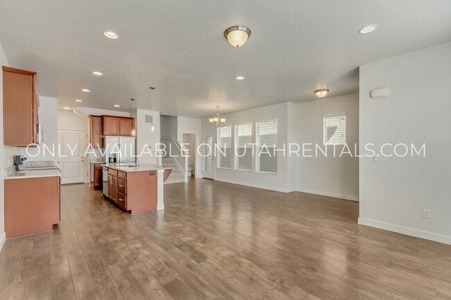 Building Photo - 2353 N Holbrook Way