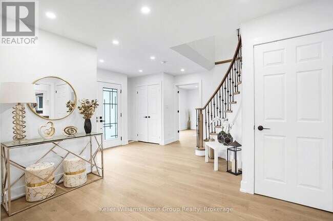 Photo du bâtiment - 1105 Ewing Crescent