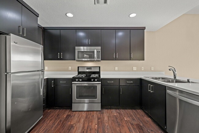 Building Photo - The Plaza