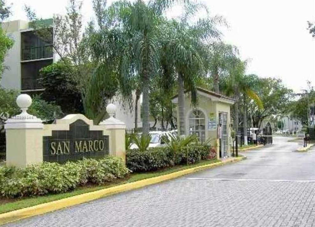 Foto principal - 8810 Fontainebleau Blvd