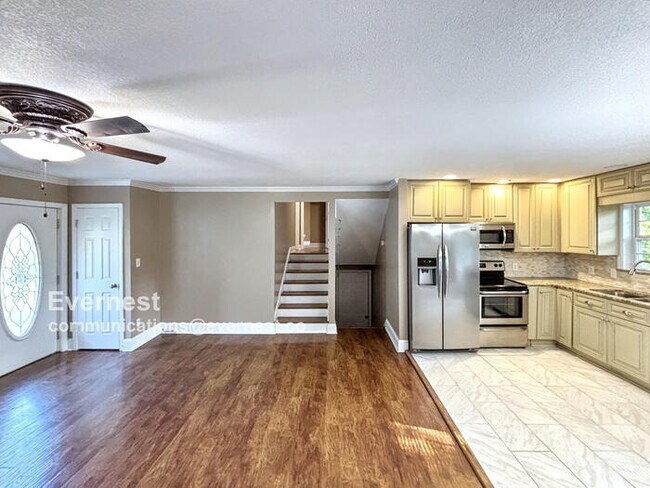 Foto del edificio - 6821 Knollcrest Dr