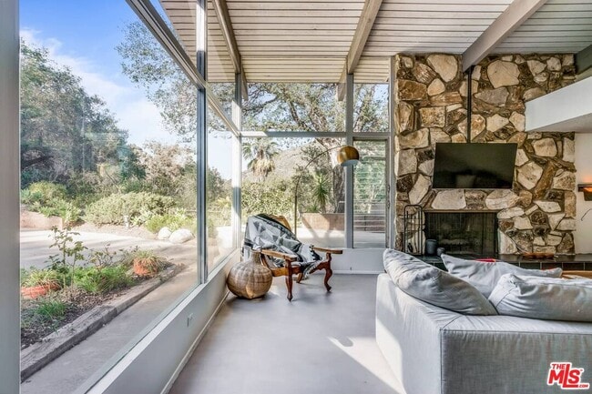 Building Photo - 2436 Arbutus Dr