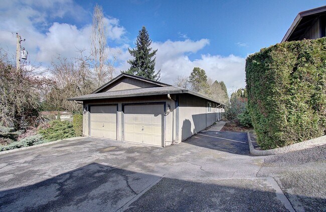 Building Photo - Charming 2-Bedroom Ranch-Style Apartment – Vancouver, WA