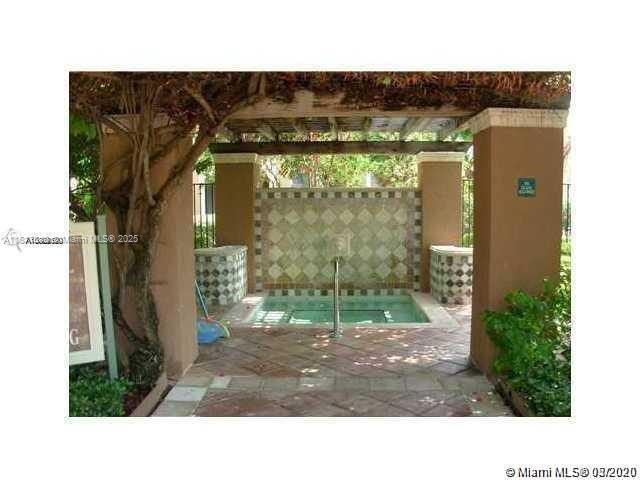 Foto del edificio - 4812 N State Rd 7