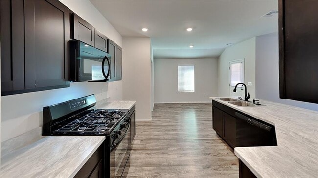 Foto del edificio - 6141 Bradford Pear Ln