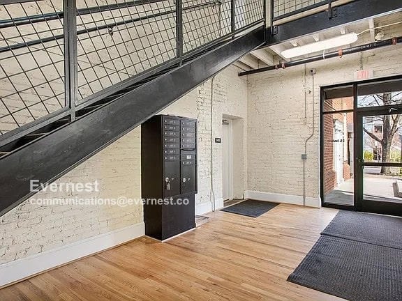 Building Photo - 6 S Harvie St