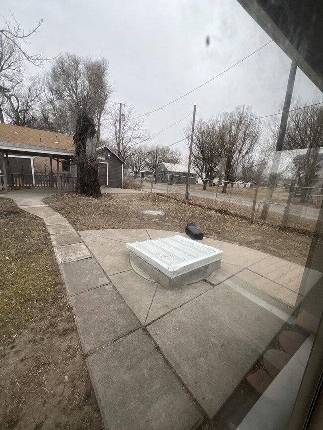 Building Photo - 820 N Custer St