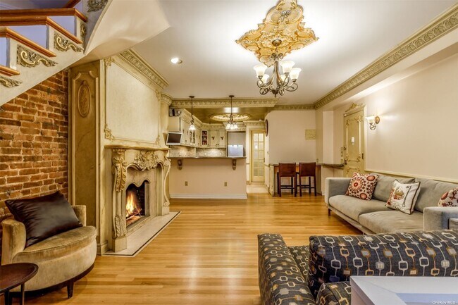 Building Photo - 34 E 38th St