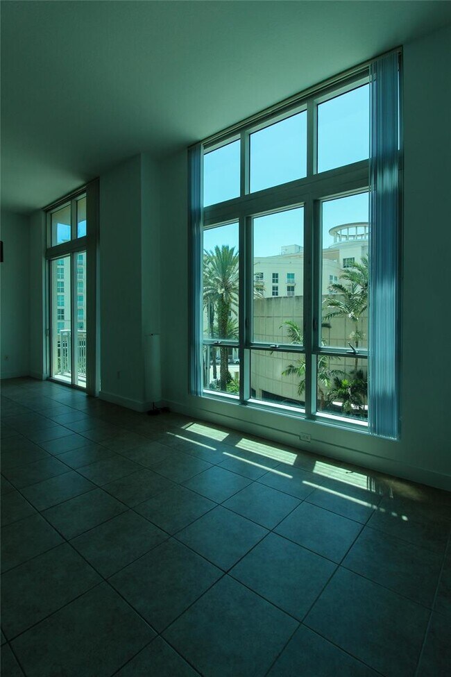 Foto del edificio - 9055 SW 73rd Ct