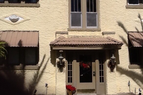 Building Photo - 613 E Ridgewood St
