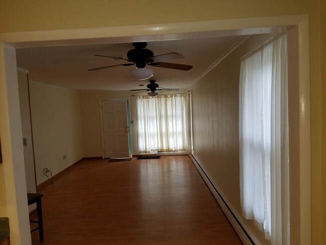 Building Photo - 1 Roe Ln