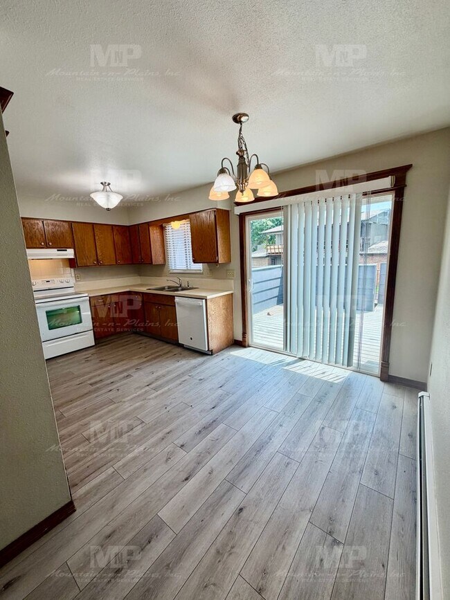 Building Photo - 1628 Azalea Dr