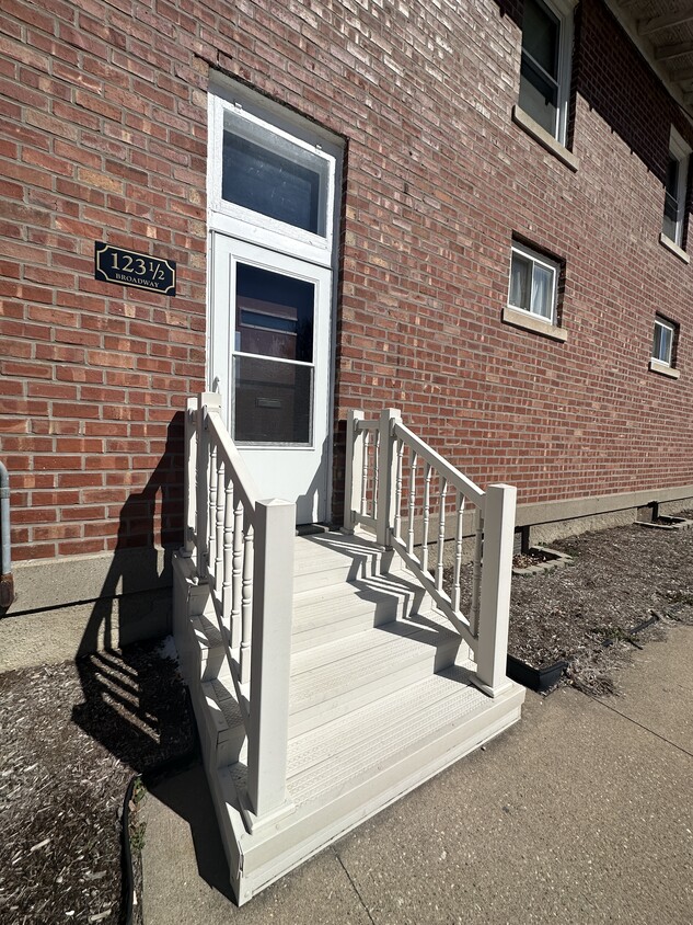 Front Entry - 123 Broadway St