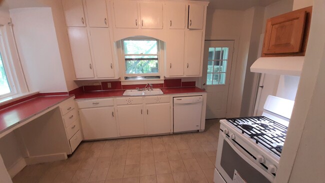 Building Photo - 410 S Aurora St