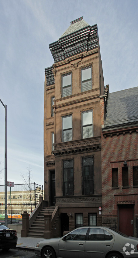 Building Photo - 101 W 121st St