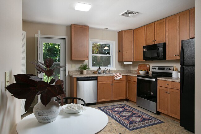Building Photo - 433-A Northside Dr.