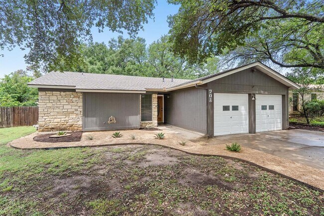 Foto del edificio - 701 Riverwood Dr